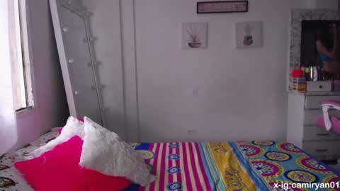 X IGcamiryan01 online show from 01/09/25, 08:44