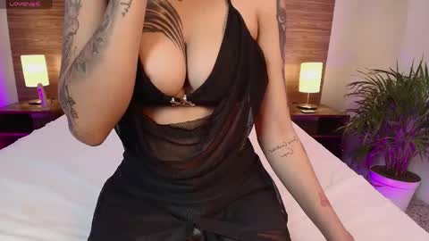 Snapshot of camilavelour chatting on 05/10/26, 06:40 Camila Velour online show from 05/10/26, 06:40