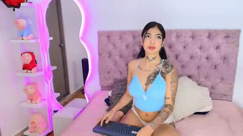 Snapshot of camilavelour chatting on 05/25/26, 10:54 Camila Velour online show from 05/25/26, 10:54