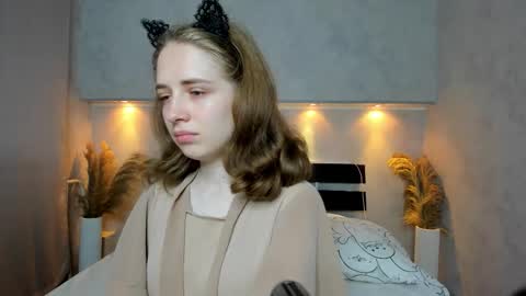 Camilla online show from 09/17/25, 12:12