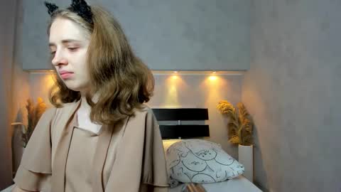 Camilla online show from 09/21/25, 12:12