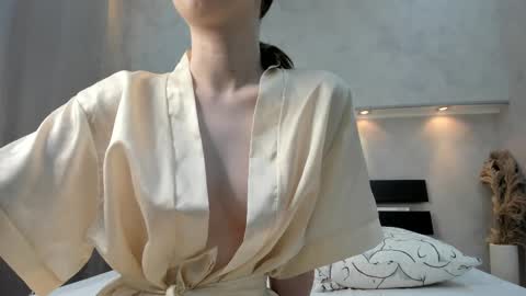 Camilla online show from 11/06/25, 01:17