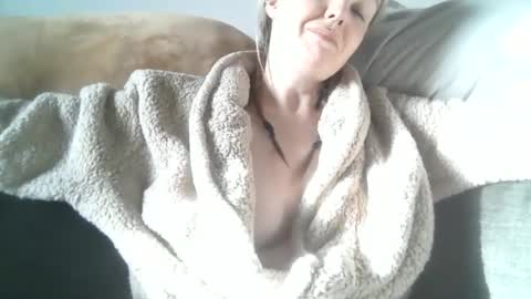 Snapshot of camille_deville chatting on 06/18/26, 02:01 Camille Deville online show from 06/18/26, 02:01