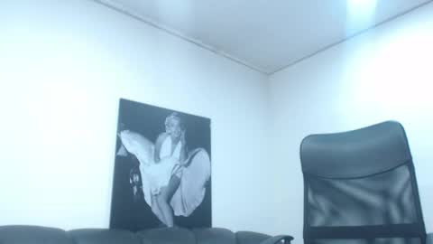 Snapshot of camille_diaz19 chatting on 04/10/26, 10:14 Camille online show from 04/10/26, 10:14