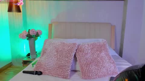 Snapshot of camille_lynn chatting on 09/25/25, 01:31 Camille Lynn online show from 09/25/25, 01:31