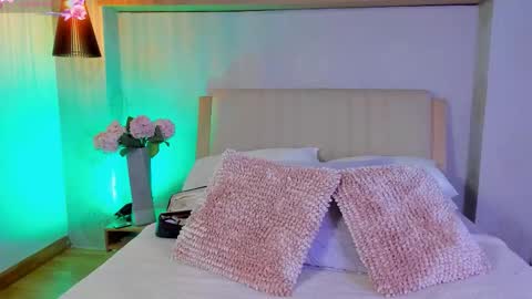 Snapshot of camille_lynn chatting on 09/30/25, 01:43 Camille Lynn online show from 09/30/25, 01:43