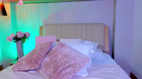 Snapshot of camille_lynn chatting on 10/11/25, 01:16 Camille Lynn online show from 10/11/25, 01:16