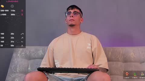 Snapshot of camilo_ospina_ chatting on 01/01/25, 10:46 INDEPENDENT MODEL online show from 01/01/25, 10:46