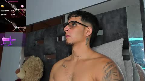 Snapshot of camilo_ospina_ chatting on 10/22/25, 06:02 INDEPENDENT MODEL online show from 10/22/25, 06:02