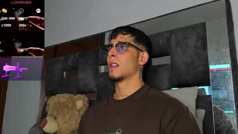 Snapshot of camilo_ospina_ chatting on 10/28/25, 11:36 INDEPENDENT MODEL online show from 10/28/25, 11:36