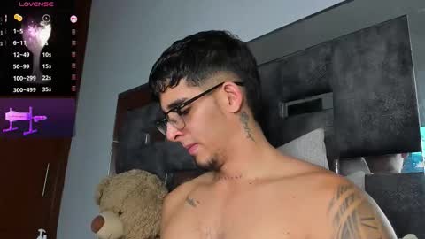 Snapshot of camilo_ospina_ chatting on 10/31/25, 06:03 INDEPENDENT MODEL online show from 10/31/25, 06:03