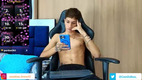 Snapshot of camilobass_ chatting on 11/13/25, 01:04 Camilo Bass online show from 11/13/25, 01:04