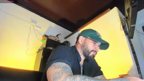 Snapshot of camilomayer chatting on 09/19/25, 03:13 Camilo online show from 09/19/25, 03:13