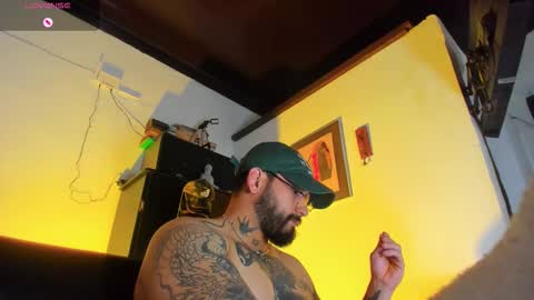 Snapshot of camilomayer chatting on 10/28/25, 05:04 Camilo online show from 10/28/25, 05:04