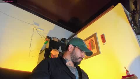 Snapshot of camilomayer chatting on 11/17/25, 02:34 Camilo online show from 11/17/25, 02:34