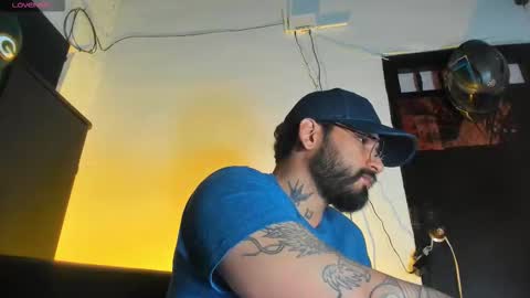 Snapshot of camilomayer chatting on 12/21/25, 01:51 Camilo online show from 12/21/25, 01:51