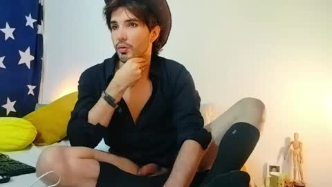 Snapshot of camilosaennz chatting on 06/17/26, 12:24 camilo online show from 06/17/26, 12:24