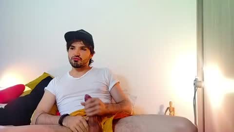 Snapshot of camilosaennz chatting on 06/18/26, 06:23 camilo online show from 06/18/26, 06:23