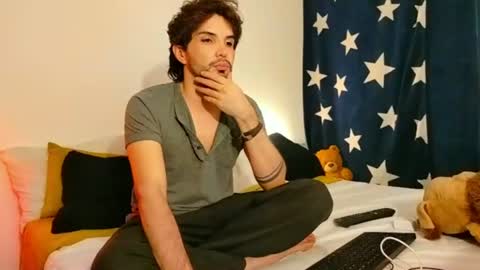Snapshot of camilosaennz chatting on 06/24/26, 04:22 camilo online show from 06/24/26, 04:22