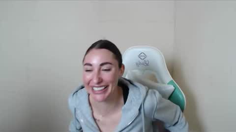 cammila horn online show from 10/22/25, 07:52