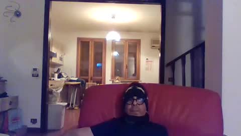 Snapshot of camomilla72 chatting on 03/03/25, 03:53 Cristian online show from 03/03/25, 03:53
