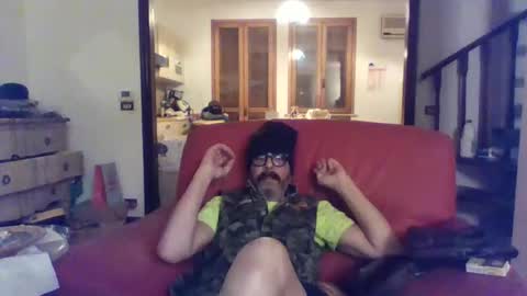 Snapshot of camomilla72 chatting on 09/26/25, 02:54 Cristian online show from 09/26/25, 02:54