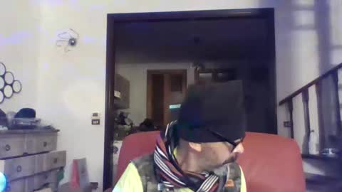 Snapshot of camomilla72 chatting on 09/27/25, 08:19 Cristian online show from 09/27/25, 08:19