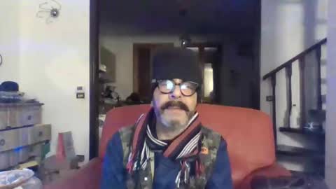 Snapshot of camomilla72 chatting on 09/29/25, 09:47 Cristian online show from 09/29/25, 09:47
