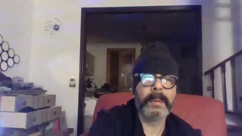 Snapshot of camomilla72 chatting on 10/11/25, 11:20 Cristian online show from 10/11/25, 11:20