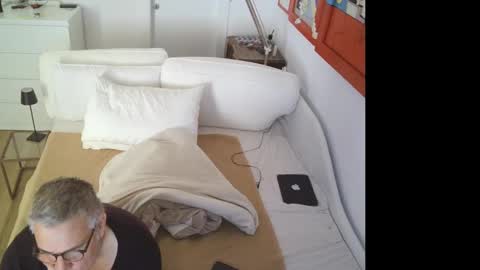 Snapshot of camunication chatting on 02/18/25, 01:11 camunication online show from 02/18/25, 01:11