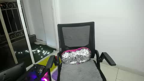 Snapshot of candacesxhot chatting on 02/05/25, 03:55 cumorsmooke online show from 02/05/25, 03:55