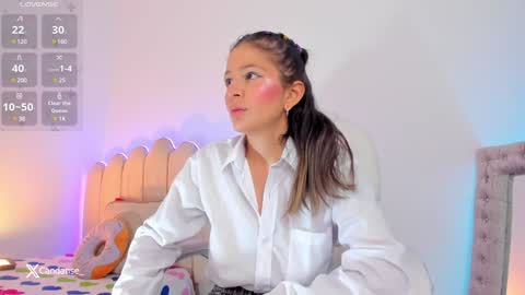 Snapshot of candase_ chatting on 02/02/25, 11:32 Candase online show from 02/02/25, 11:32