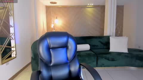 Snapshot of candaserussell chatting on 10/02/25, 08:16 Candanse R online show from 10/02/25, 08:16