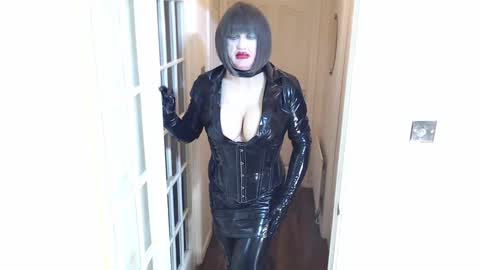 Snapshot of candi_smokes chatting on 02/13/25, 08:55 candi smokes online show from 02/13/25, 08:55