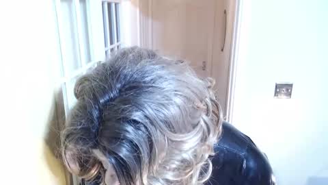 Snapshot of candi_smokes chatting on 11/23/25, 03:23 candi smokes online show from 11/23/25, 03:23