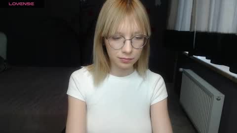 Snapshot of candicahoney chatting on 03/14/26, 12:43 candicahoney online show from 03/14/26, 12:43