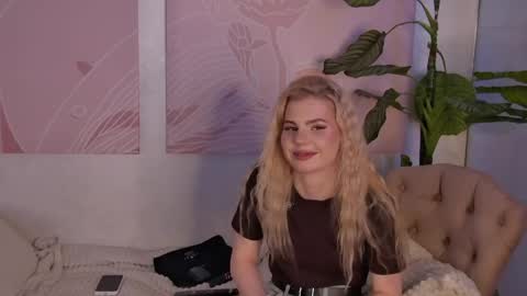 Snapshot of candiesshop chatting on 04/16/26, 07:09 Candies online show from 04/16/26, 07:09