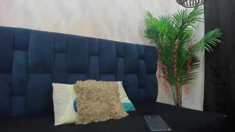 candise online show from 11/28/25, 10:34