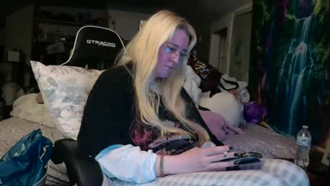 Candi online show from 05/05/26, 07:38