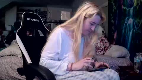 Candi online show from 05/06/26, 10:37