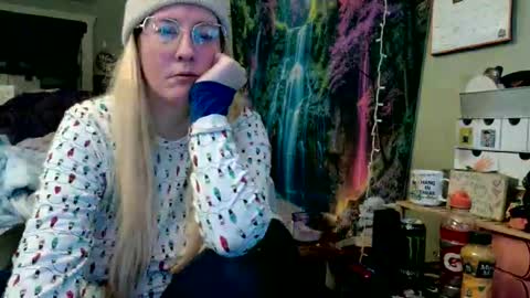 Candi online show from 05/17/26, 06:04