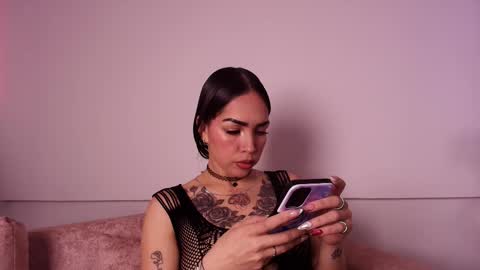 candy_dim online show from 12/18/25, 04:29