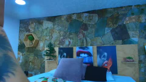 Jolie online show from 11/18/25, 08:24