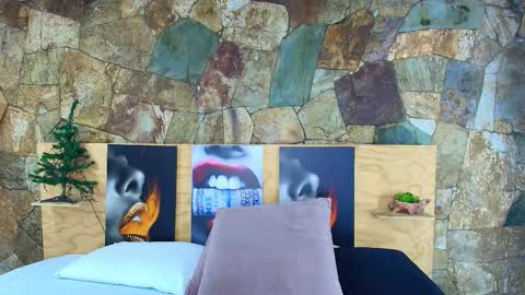 Jolie online show from 12/22/25, 08:39