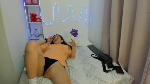 candy_kitty7343 online show from 05/06/26, 02:51