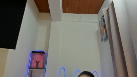 candy_kitty7343 online show from 06/11/26, 04:43