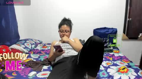 candy_val online show from 04/22/26, 06:16