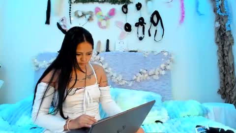 Snapshot of candycinnamon_0718 chatting on 04/01/26, 12:17 luna online show from 04/01/26, 12:17