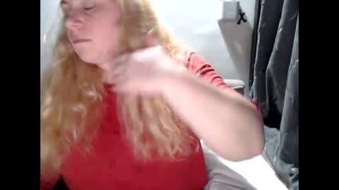 Snapshot of candycream74 chatting on 02/09/25, 01:33 Laura online show from 02/09/25, 01:33