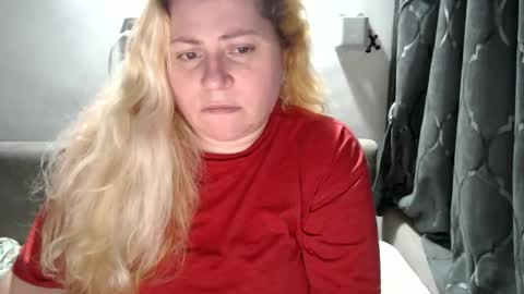 Snapshot of candycream74 chatting on 02/10/25, 04:47 Laura online show from 02/10/25, 04:47